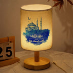 مصباح قماشي مُخصّص، مزين بمسجد وهلال مرسومين بالألوان المائية الزرقاء، مع إمكانية إضافة نص حسب الطلب.
