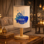 مصباح قماشي مُخصّص، مزين بمسجد وهلال مرسومين بالألوان المائية الزرقاء، مع إمكانية إضافة نص حسب الطلب.