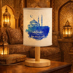 مصباح قماشي مُخصّص، مزين بمسجد وهلال مرسومين بالألوان المائية الزرقاء، مع إمكانية إضافة نص حسب الطلب.