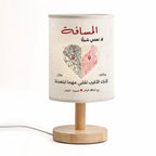 مصباح قماشي مُخصّص يحمل خريطة وأسماء زوجين يعيشان في علاقة عن بُعد -